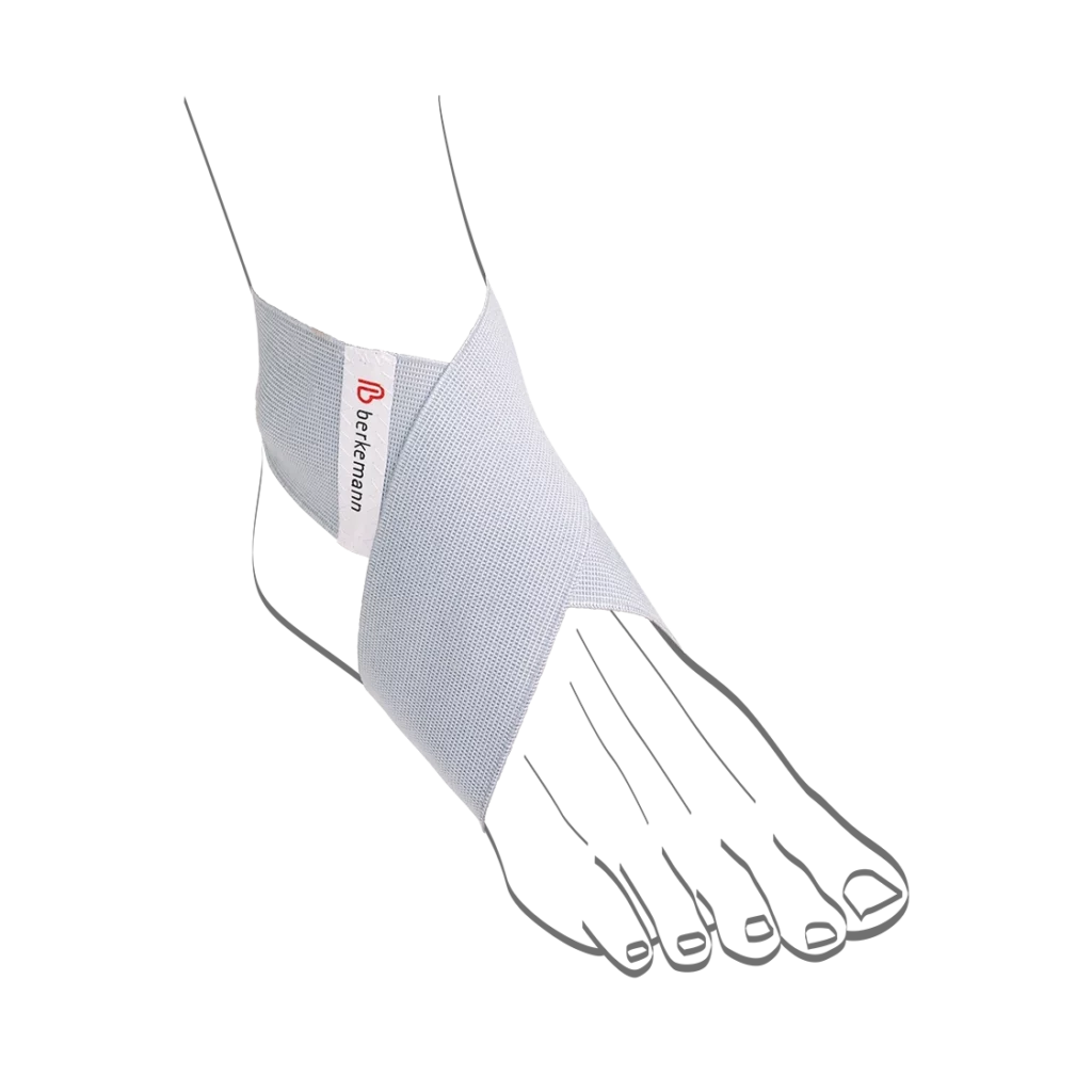 Abbildung einer Fußskizze mit angelegter Kreuzbandage von Berkemann. Die elastische, hellgraue Bandage verläuft über Kreuz um Mittelfuß und Knöchel und bietet sanfte Stabilisierung sowie leichten Druckausgleich zur Entlastung bei Überlastung oder Instabilität.